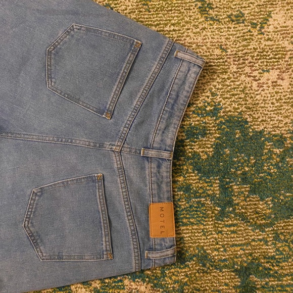 High-waist Parallel Jeans in Light Wash Denim / Size Medium - Picture 4 of 6